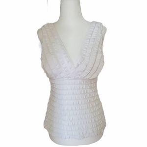 VIC0044 Pretty ruffle v-neck top